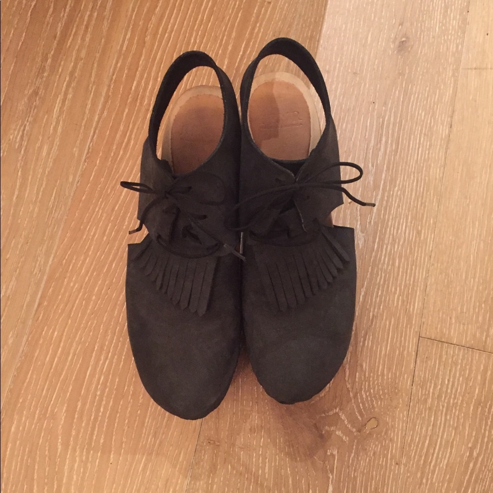 Bryr black clogs with kilt